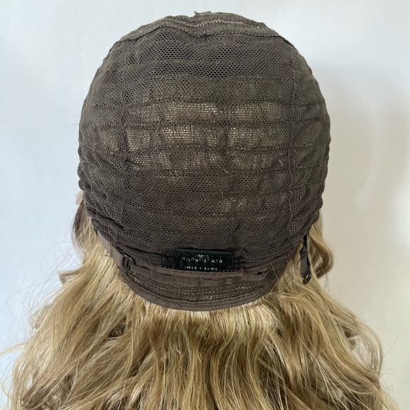 Gorgeous Ombre Blonde Mix Premium Fiber Lace Front Wig for Daily Wear/Events 🙌 - Picture 8 of 9